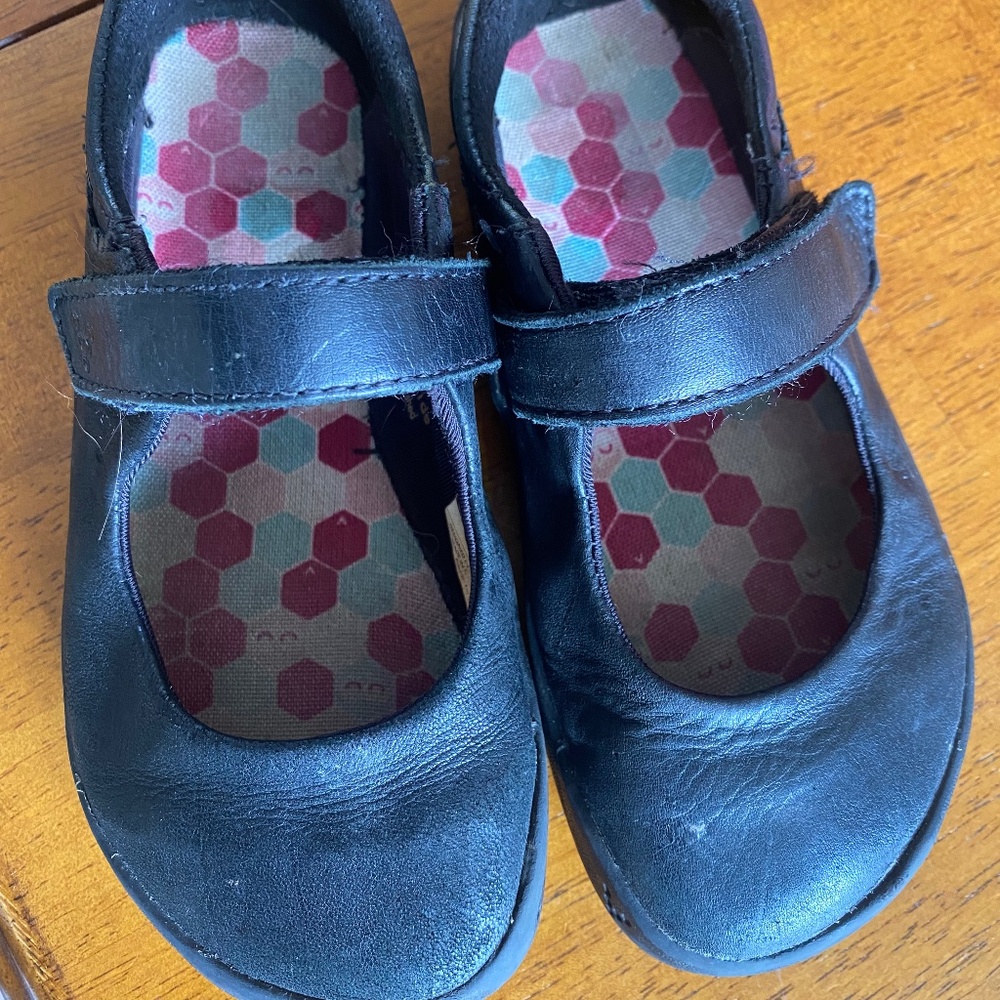 Vivo barefoot Girl’s Wyn classic barefoot black shoe